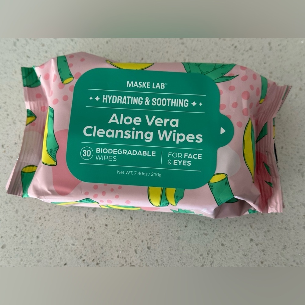⭐️New⭐️ Hydrating & Nourishing Cleansing Wipes For Face & Eyes